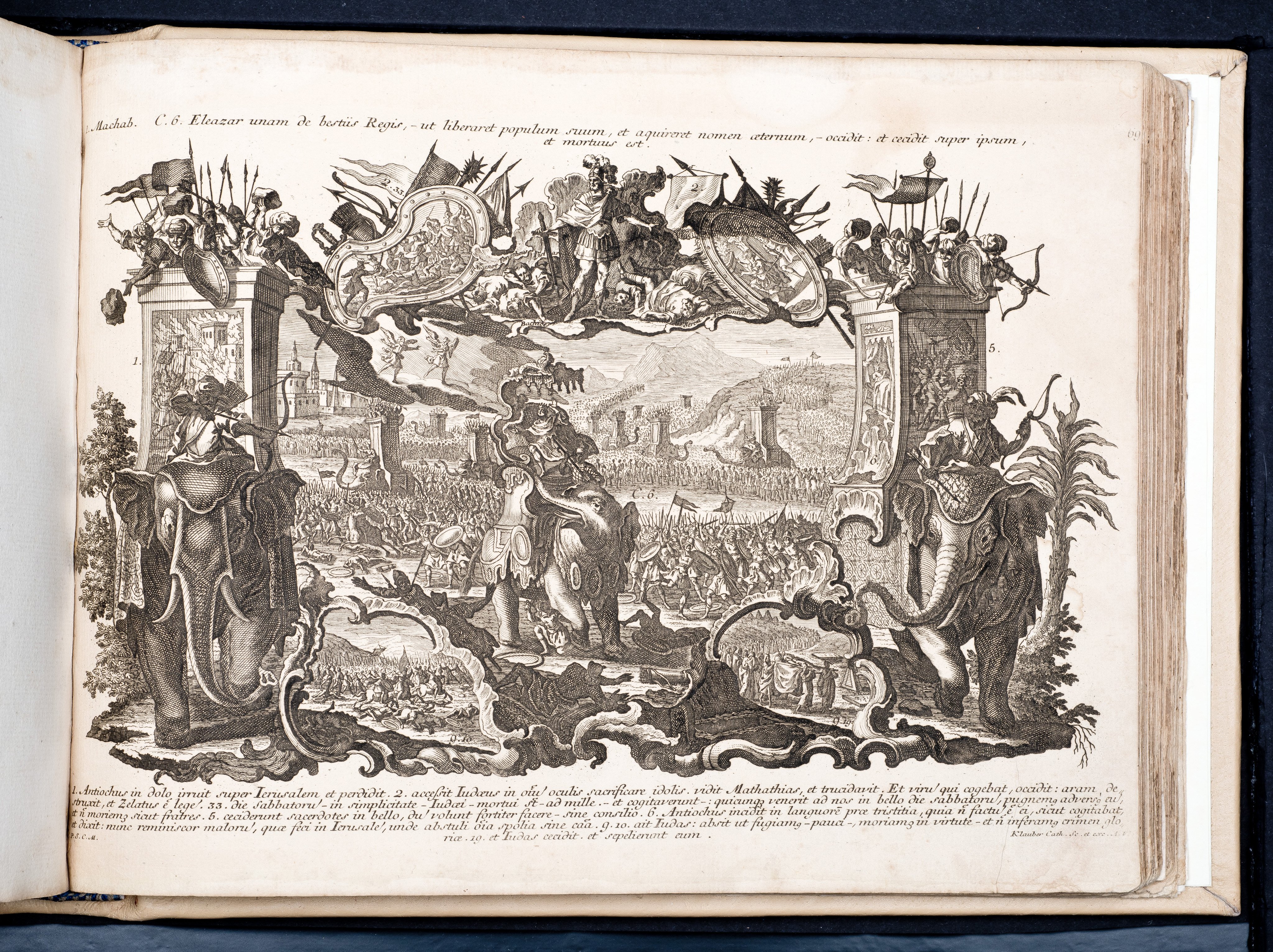 Historiae Biblicae Veteris et Novi Testamenti, Augsburg 1748.Księga wydana in folio złożona ze 100 ilustracji miedziorytniczych, wykonanych przez augsburskich grawerów, braci Józefa Sebastiana (1700-1768) Jana Baptystę (1712-1787) Klauberów, według obrazów augsburskiego malarza Johana Adama Stokmana (1720-1783). Miedzioryty z tego wydania stały się ikonograficznym wzornikiem dla malarzy i rytowników w całej Europie. Wydanie rzadkie, pełnego w polskich kolekcjach brak. Na rynku antykwarycznym pojawiają się pojedyncze ryciny. Egzemplarz kompletnySygnatura - MKDU-42859; SD-617