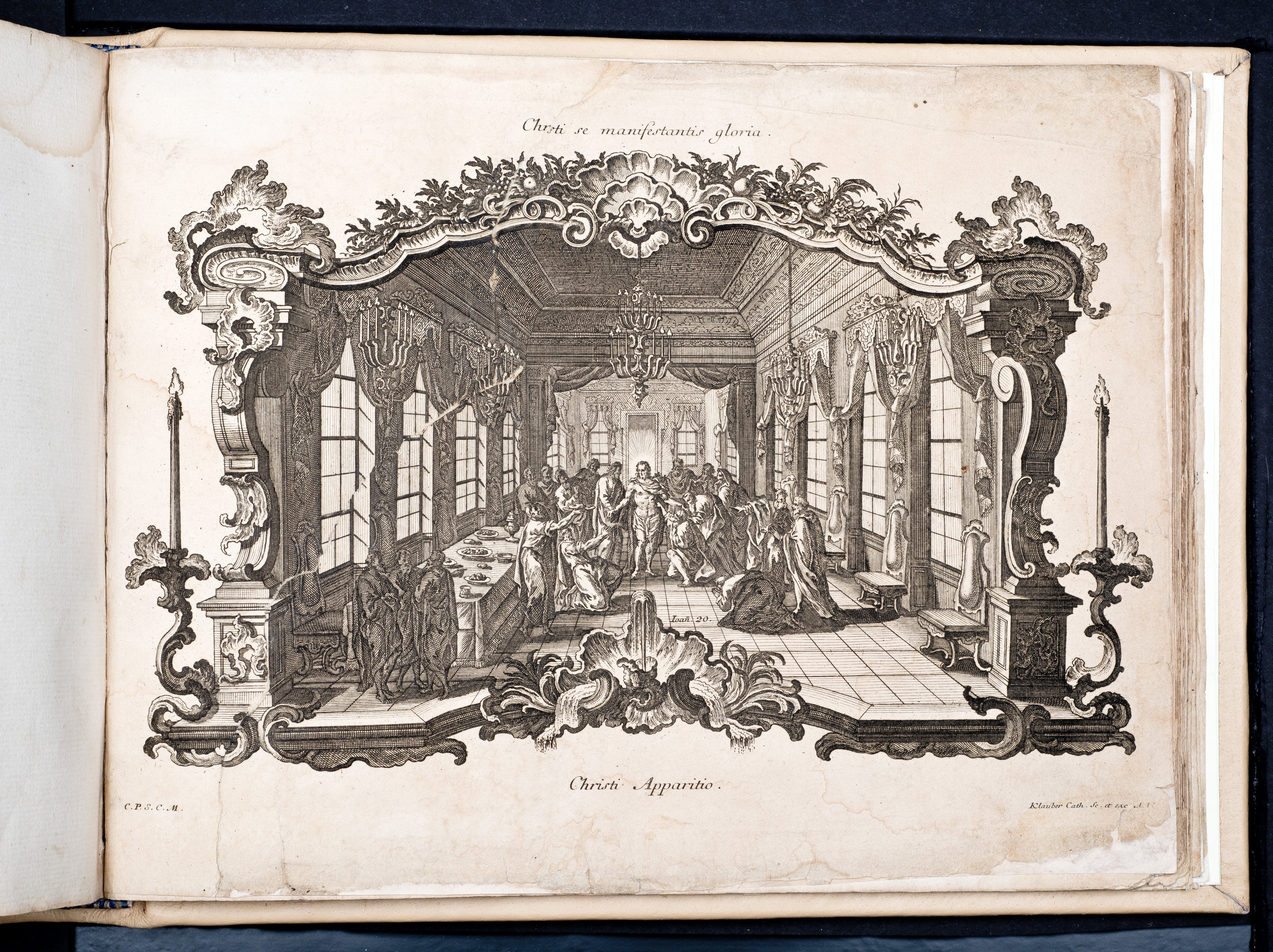 Historiae Biblicae Veteris et Novi Testamenti, Augsburg 1748.Księga wydana in folio złożona ze 100 ilustracji miedziorytniczych, wykonanych przez augsburskich grawerów, braci Józefa Sebastiana (1700-1768) Jana Baptystę (1712-1787) Klauberów, według obrazów augsburskiego malarza Johana Adama Stokmana (1720-1783). Miedzioryty z tego wydania stały się ikonograficznym wzornikiem dla malarzy i rytowników w całej Europie. Wydanie rzadkie, pełnego w polskich kolekcjach brak. Na rynku antykwarycznym pojawiają się pojedyncze ryciny. Egzemplarz kompletnySygnatura - MKDU-42859; SD-617