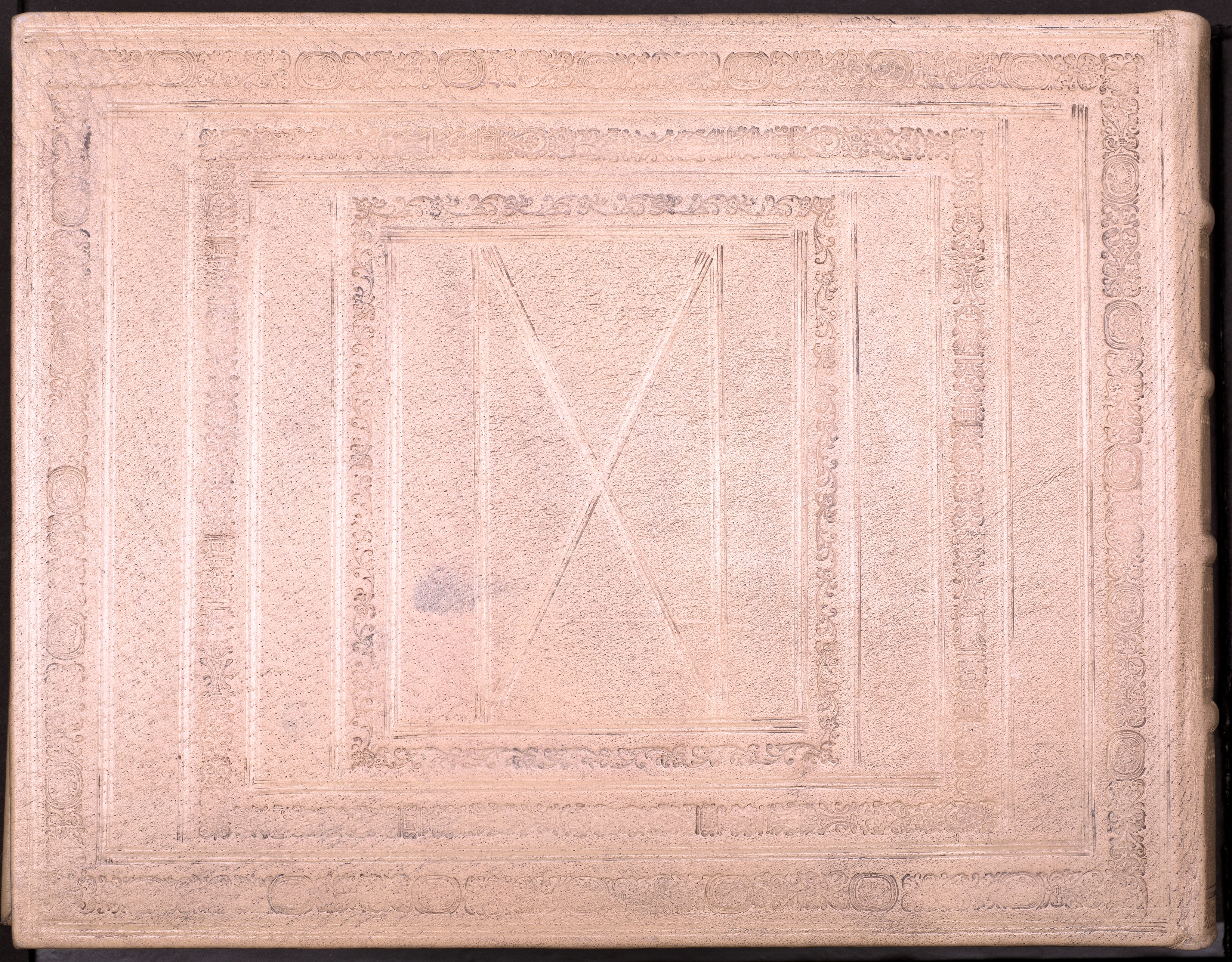 Historiae Biblicae Veteris et Novi Testamenti, Augsburg 1748.Księga wydana in folio złożona ze 100 ilustracji miedziorytniczych, wykonanych przez augsburskich grawerów, braci Józefa Sebastiana (1700-1768) Jana Baptystę (1712-1787) Klauberów, według obrazów augsburskiego malarza Johana Adama Stokmana (1720-1783). Miedzioryty z tego wydania stały się ikonograficznym wzornikiem dla malarzy i rytowników w całej Europie. Wydanie rzadkie, pełnego w polskich kolekcjach brak. Na rynku antykwarycznym pojawiają się pojedyncze ryciny. Egzemplarz kompletnySygnatura - MKDU-42859; SD-617